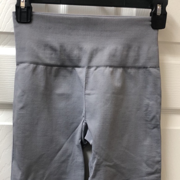 Lululemon Awakening Crop *Taryn Toomey Collection 17" Ice Grey - Picture 10 of 11
